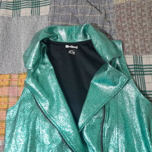 NWOT Disney's Descendants Zip-Up Vest - Picture 5 of 6